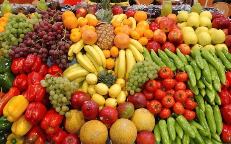 تحديثات الأسعار.. قائمة تكلفة الخضروات والفاكهة بالأسواق المصرية خلال تعاملات الإثنين